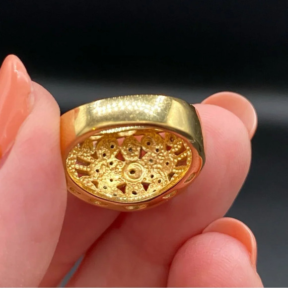 Vintage 90s Ornate Filigree Two-Tone Domed Cocktail Ring by Avon - Picture 13 of 16